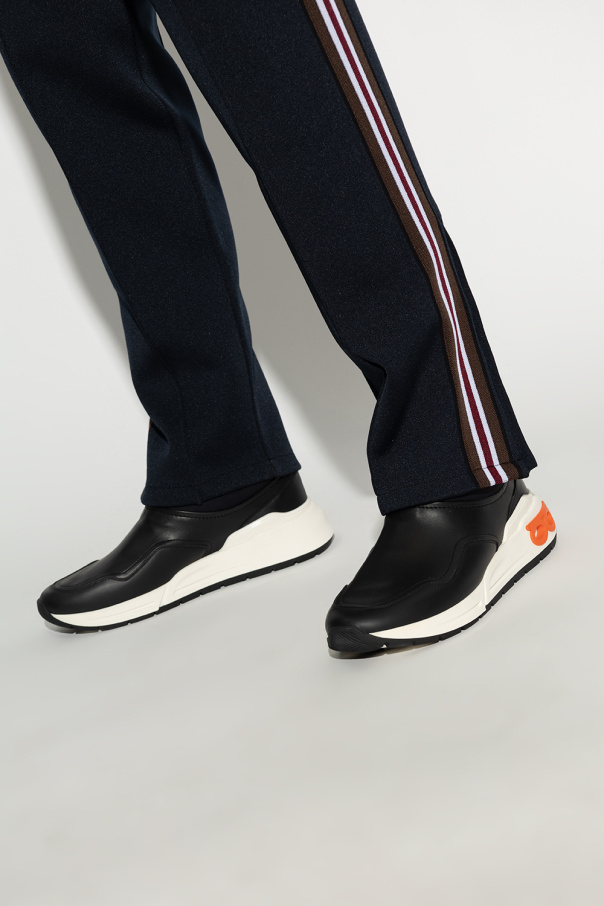 【送料&関税込】Ferragamo Black Leather Cosimina Sneakers 21825406_52501998_600.jpg